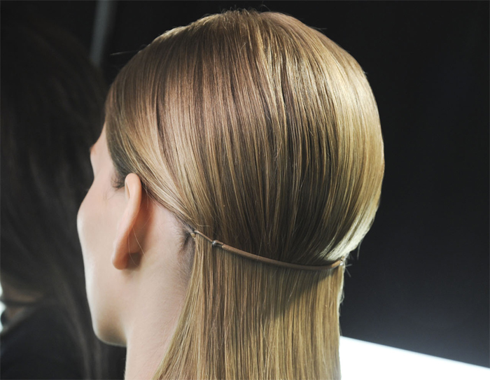 Ободок на затылке