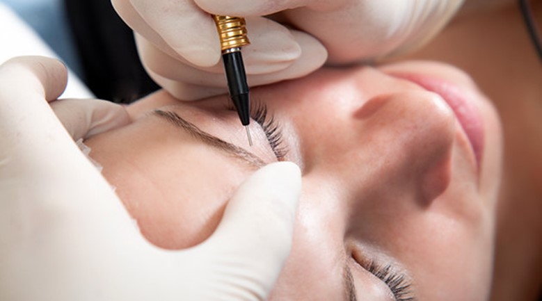 Татуаж бровей