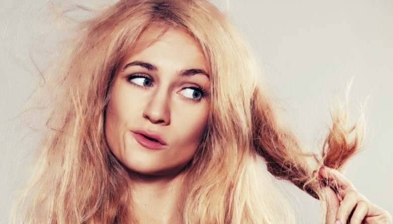 Девушка с ломкими волосами