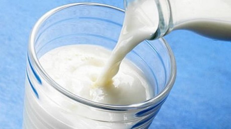 Стакан кисломолочного продукта