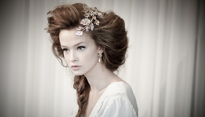 Множество вариантов причесок для выпускниц