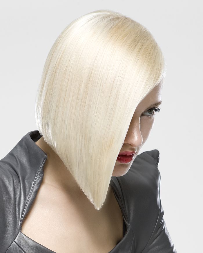 яркая блондинка