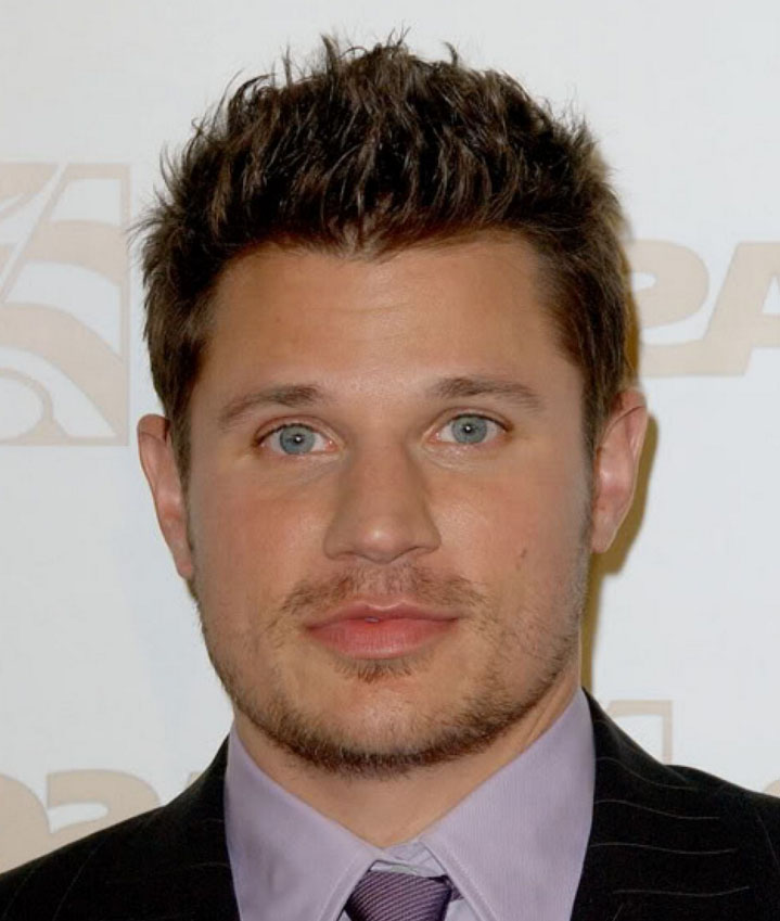 Мужчина с круглым лицом