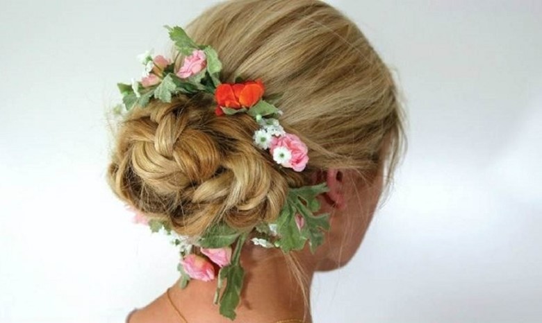 Прическа пучок с косой