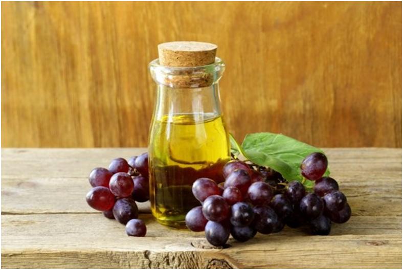 Масло, добытое из виноградных косточек,использовали как лечебный препарат, косметическое средство