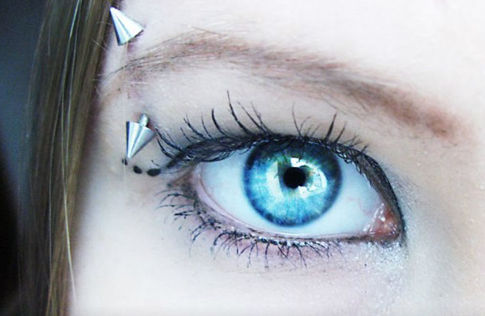 Вертикальный пирсинг