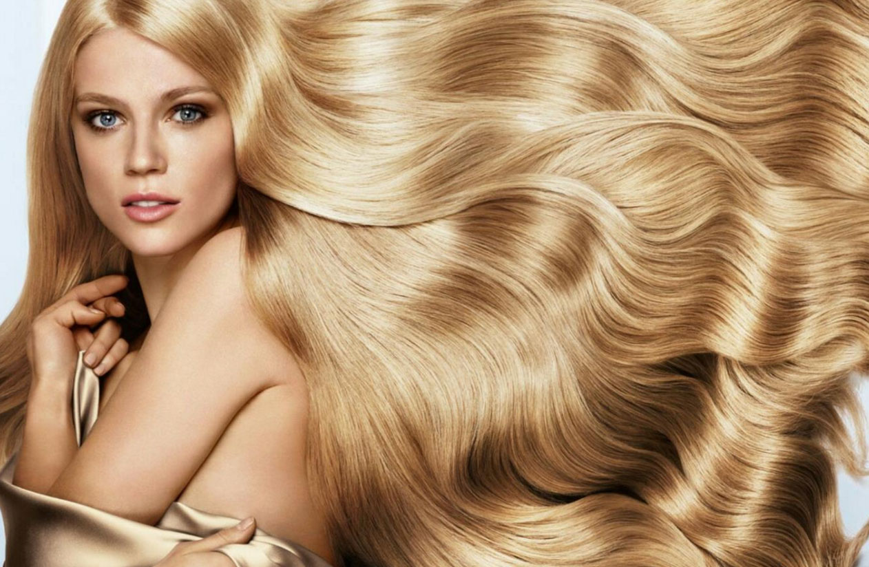 Блондинка с длинными волосами