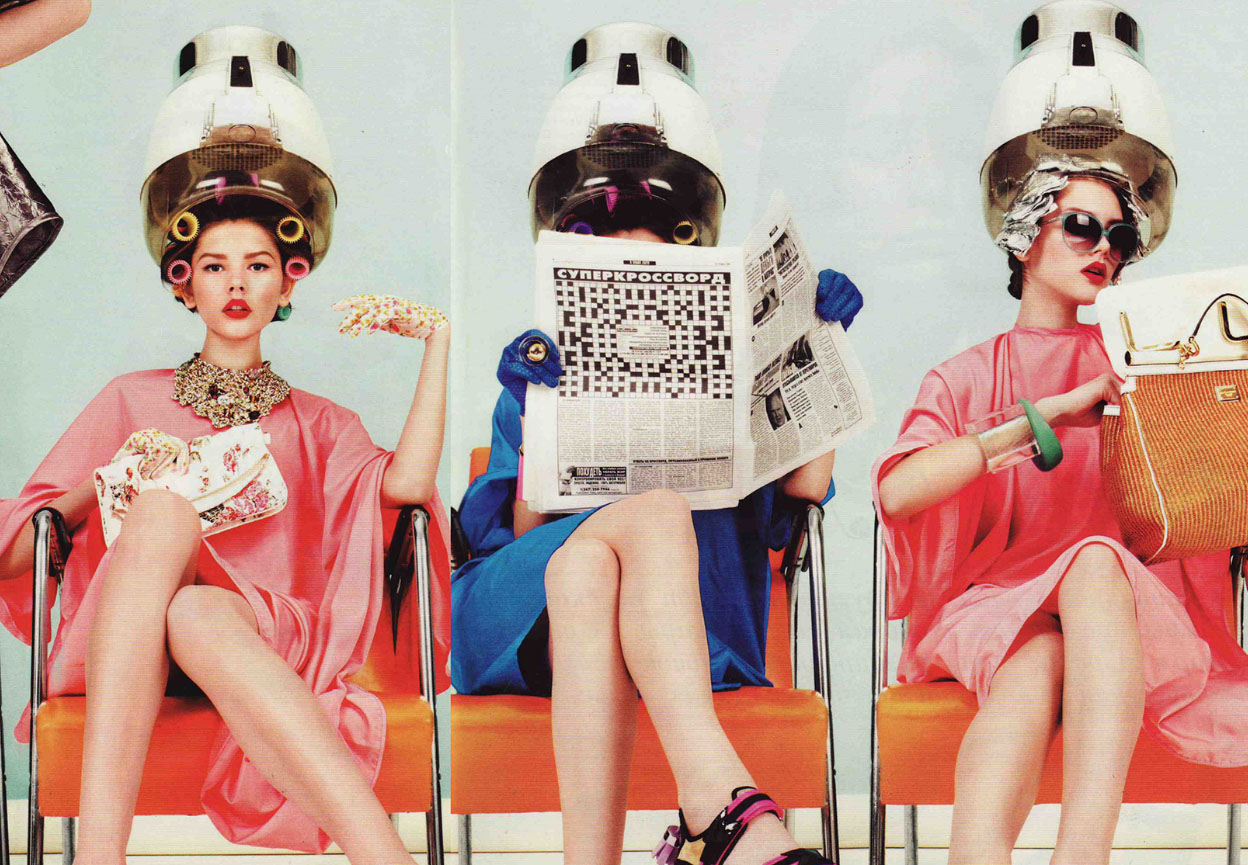 Девушки в салоне