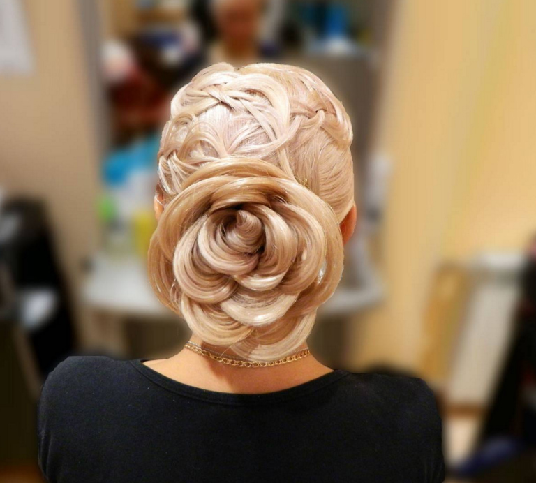 Прическа из цветков