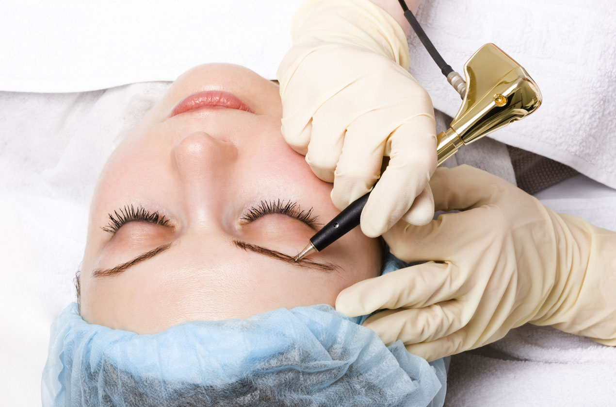 Процедура татуажа бровей