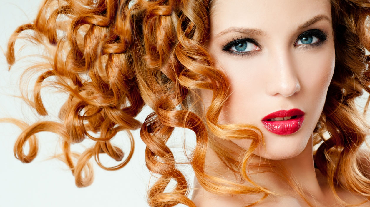 девушка с окрашенными волосами