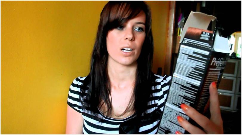 Девушка рассказывает о краске для волос Loreal Preference