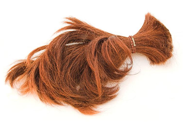 Обрезанный хвост из волос рыжего цвета