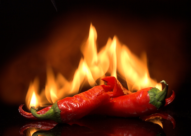 Горящий красный перец