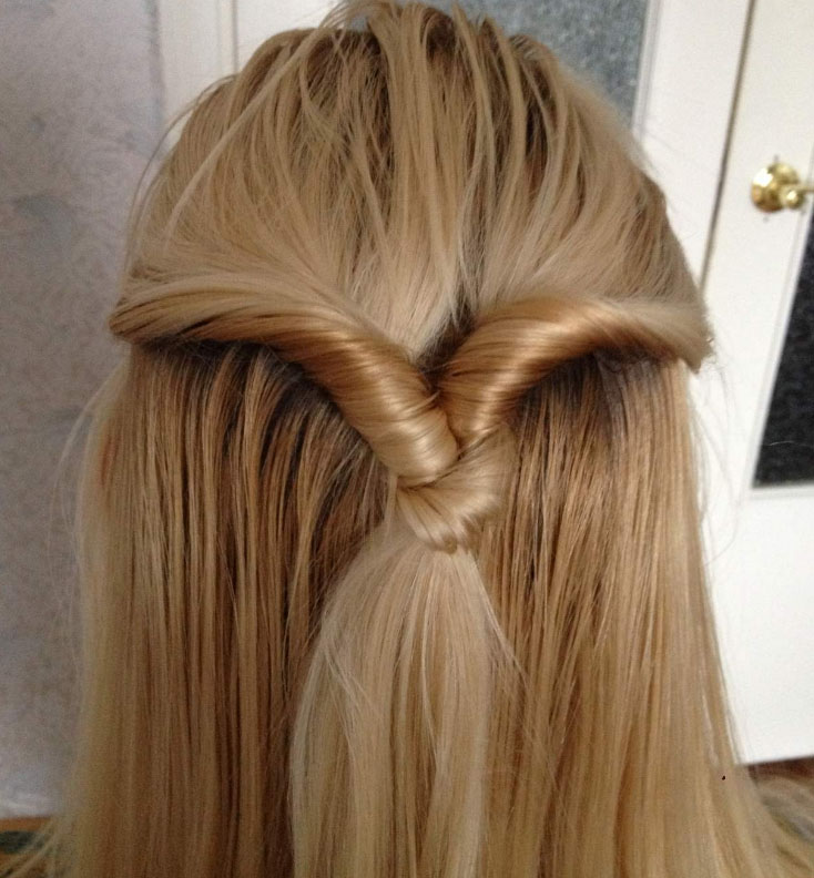 Прическа вывернутый хвостик