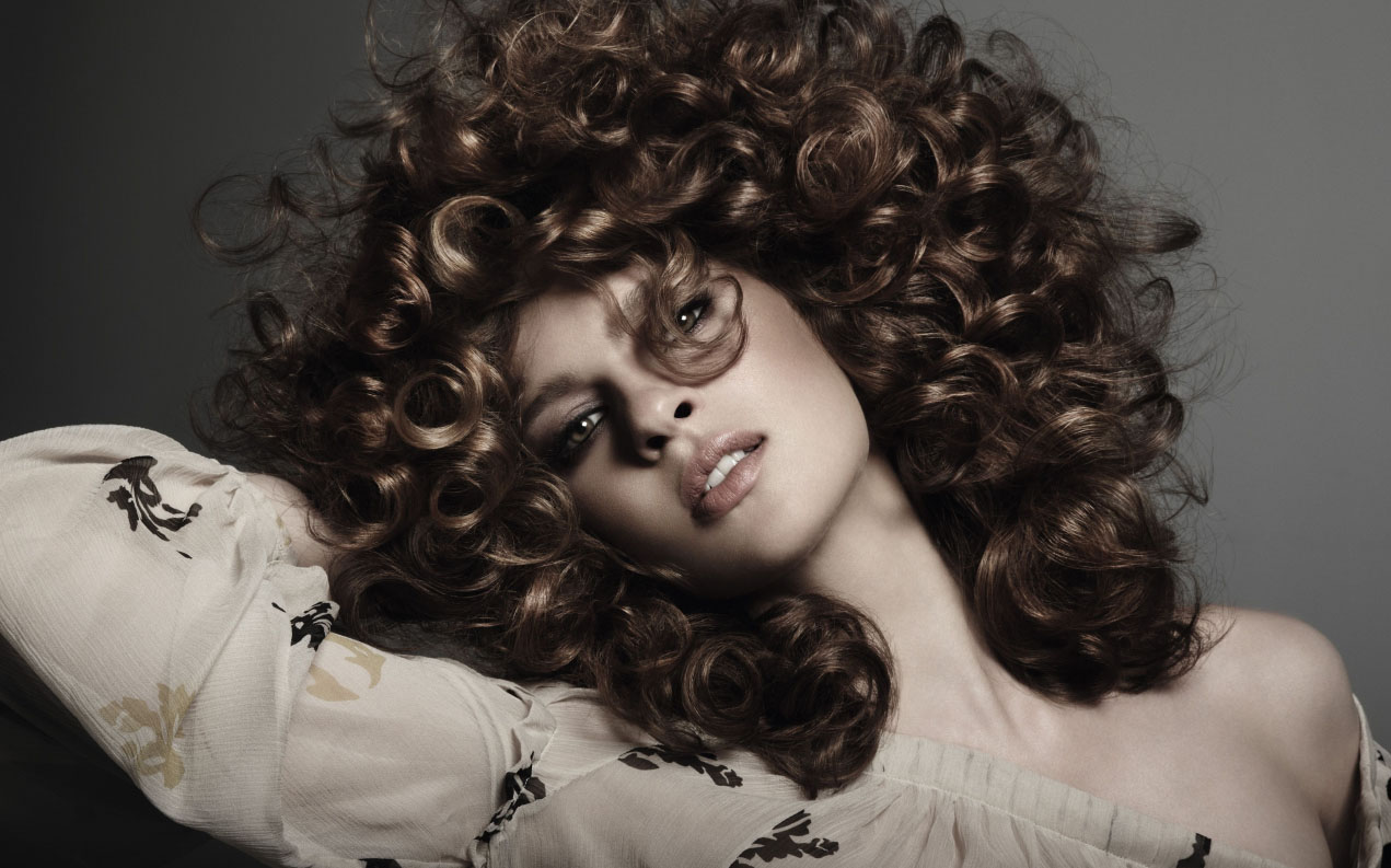 Упругие волнистые локоны