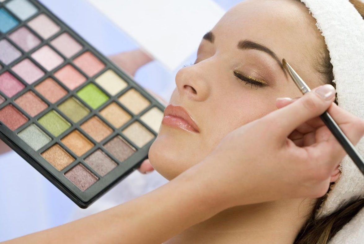 оформление бровей в парикмахерской