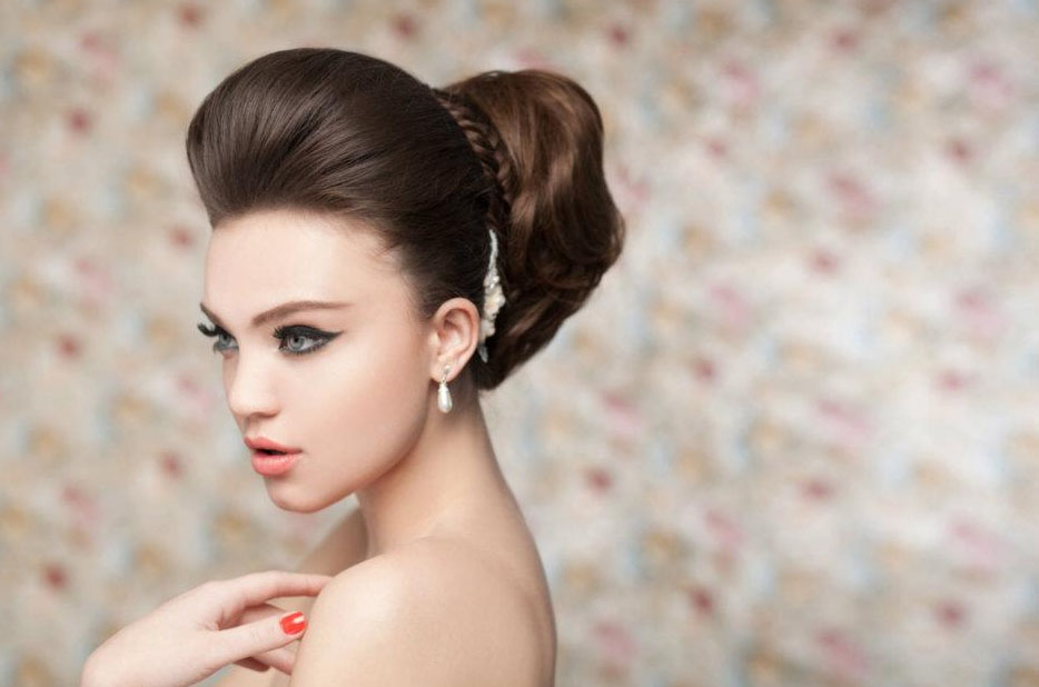 прическа с начесом на свадьбу