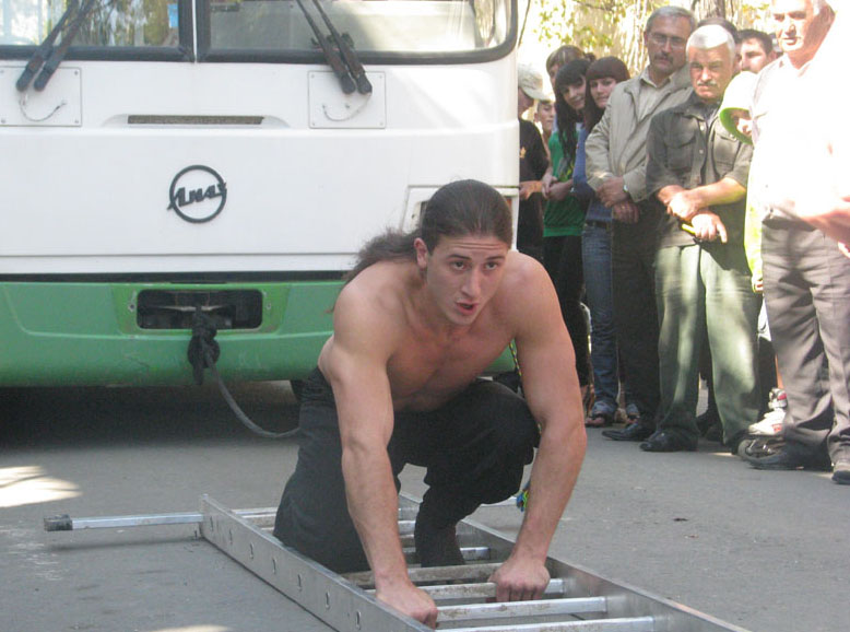 Брюс Хлебников