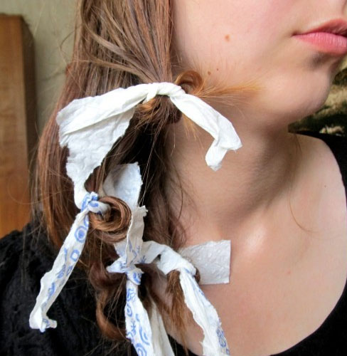 Накручивание волос на бумажки