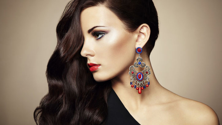 девушка с красивыми волосами